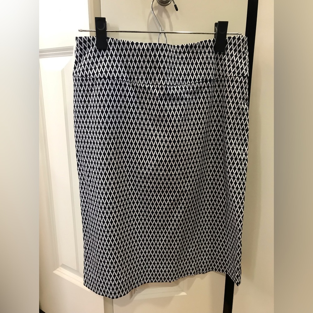 Black/white pattern pencil skirt, like new, size L